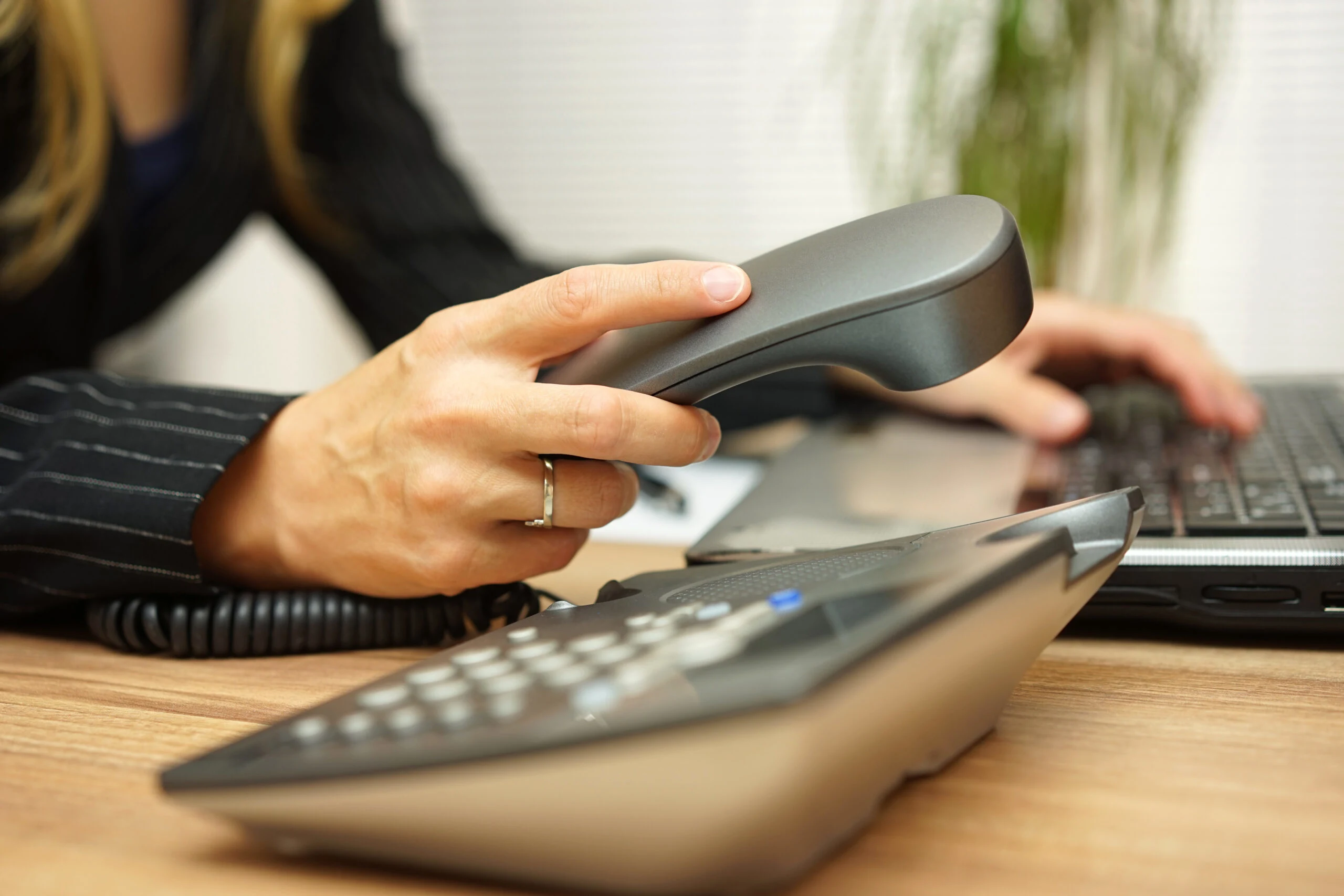 aaa-couriers-hull-customer-service-phone-booking-uk-scaled